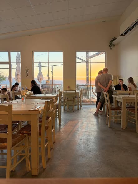 דרושים עובדי מטבח, מלצרית ומנהלי מטבח בטבריה
