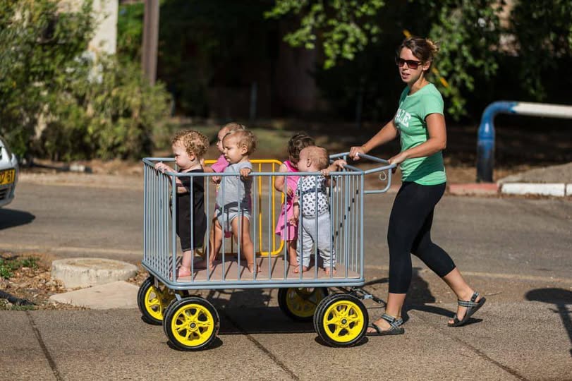 דרושים סייעים וסייעות לגני הילדים (לידה עד גיל 6). התחלה מיידית מגורים מסובסדים בקיבוץ הסעות מירוחם ודימונה