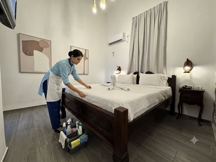 דרושים בדיוק אותך ! לעבודה במלון בוטיק משפחתי בטבריה, משרה קבועה במקום עבודה מסודר עבודה בניקיון חדרי מלון בשעות הבוקר, סביבת עבודה נקייה ונעימה העסקה ישירה במלון מהיום הראשון ניסיון קודם בניקיון חדרי מלון - יתרון ! לקביעת ראיון