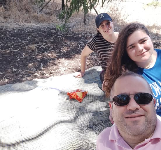 דרוש/ה תרומות לעמותה שלה - הומיה , ואני ממש רוצה שהיא תצליח לגעת בעוד לבבות ולנסות לתקן את ההורים. מוסיפה קישור לתרומות פתחו את ליבכם , ותרמו כמה שאתם מסוגלים. כל תרומה משמעותית בדברת