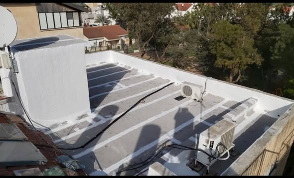 דרושים פתרון אמין ועמיד לבעיות רטיבות ונזילות? אנחנו, מומחי איטום גגות, כאן בשבילכם! מתמחים בכל סוגי האיטום: איטום פולימרי / פוליאורטני מתקדם יריעות ביטומניות איכותיות פתרונות לחדרים רטובים קירות יסוד ו שיקום אחרי רטיבות עם ניסיון רב, אנו מ