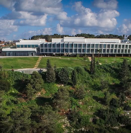 דרושים את המקום הבא שלכם? בואו לעבוד איתנו במלון אלמא! אנחנו מגייסים למגוון תפקידים: פקיד/ת ספא פקיד/ת קבלה פקיד/ת הזמנות ספא מארח/ת מלצר/ית חשמלאי/ת מוסמך/ת ברמן/ת בל בוי בחדרה